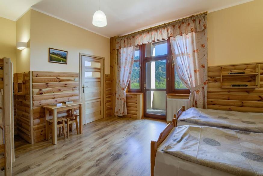 Schronisko Pttk Trzy Korony Bed and Breakfast Sromowce Niżne Buitenkant foto